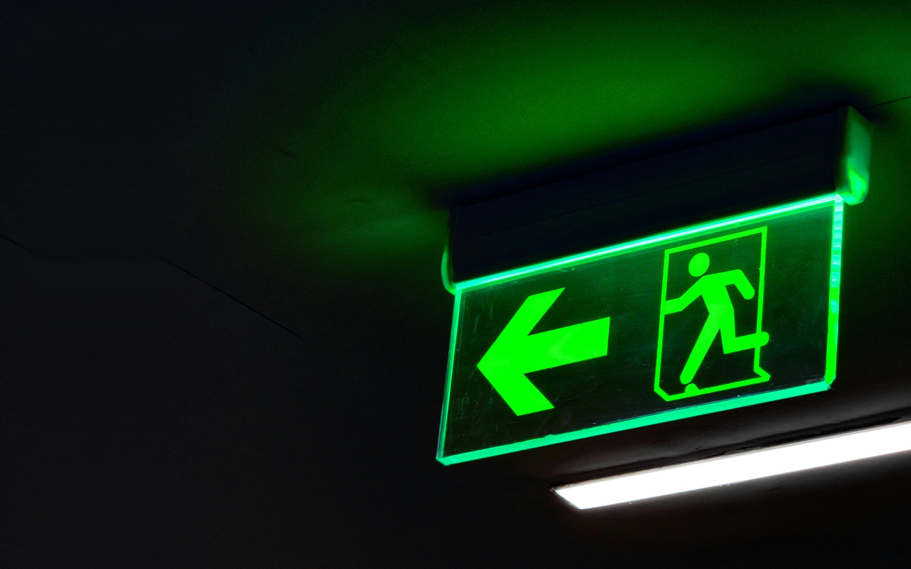 Exit-emergency-lighting-testing-standards-00-header